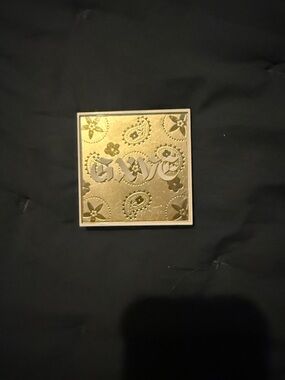 GX by Gwen Stefani Gold Embossed Compact Palette